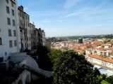 Coimbra: nezvykle vysoké středověké domy na ulici Couraça dos Apóstolos shlíží z univerzitního pahorku do údolí	22.4.2013	 © 	Jan Přikryl