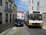 Coimbra: trolejbus Caetano/EFACEC číslo 55 z roku 1985 projíždí ulicí Rua Padre António Vieira v univerzitní čtvrti	22.4.2013	 © 	Jan Přikryl