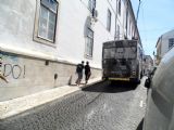 Coimbra: trolejbus Caetano/EFACEC číslo 55 míří ulicí Rua Padre António Vieira k salazarovské části univerzitního pahorku	22.4.2013	 © 	Jan Přikryl