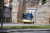 Coimbra: autobus Volvo/Camo číslo 283 z roku 2004 podjíždí na lince 34 akvadukt na ulici Alameda Doutor Júlio Henriques	22.4.2013	 © 	Lukáš Uhlíř