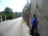 Coimbra: zastávka autobusových linek 31 a 41 Alto dos Barreiros na ulici Estrada Antiga de Lisboa je pro předměstské linky SMTUC typická	22.4.2013	 © 	Jan Přikryl