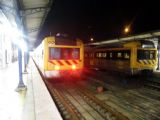 Coimbra: dvojice elektrických jednotek řady 2240 CP na večerním městském nádraží	22.4.2013	 © 	Jan Přikryl