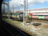 Dvojdílné elektrické lokomotivy řady 269.1 RENFE, určené k vozbě nákladních vlaků na síť SNCF, stojí odstavené na kusé koleji stanice Irún	23.4.2013	 © 	Jan Přikryl