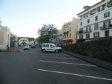 Hendaye: přednádražní prostor mezi vstupem do stanice SNCF vlevo a třídou Boulevard du Général de Gaulle vpravo slouží jako parkoviště	23.4.2013	 © 	Jan Přikryl