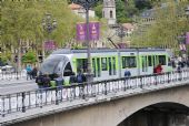 Bilbao: tramvaj typu Urbos od CAF jede po mostě Puente del Arenal přes řeku Nervion mezi zastávkami Arriaga a Abando	23.4.2013	 © 	Lukáš Uhlíř