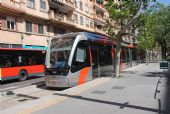 Zaragoza: tramvaj typu Urbos 3 od CAF z roku 2011 přijíždí z města po bulváru Paseo de Fernando el Católico do zastávky Emperador Carlos V 	24.4.2013	 © 	Lukáš Uhlíř