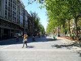 Zaragoza: celkový pohled na třídu Gran Vía u stejnojmenné zastávky tramvaje v místech ukončení trolejového vedení	24.4.2013	 © 	Jan Přikryl