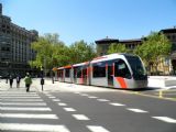 Zaragoza: tramvaj typu Urbos 3 od CAF z roku 2011 přijíždí z náměstí Plaza Aragon do zastávky Gran Vía cestou na konečnou Mago de Oz	24.4.2013	 © 	Jan Přikryl