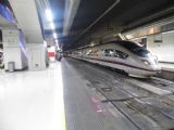 Barcelona: odstavená vysokorychlostní jednotka Velaro řady 103 RENFE v normálněrozchodné části nádraží Sants	24.4.2013	 © 	Jan Přikryl