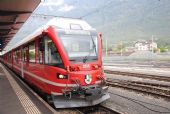 Tirano: elektrická jednotka Allegra řady ABe 8/12 3515 RhB stojí u nástupiště před odjezdem s osobním vlakem do St. Moritz	26.4.2013	 © 	Lukáš Uhlíř