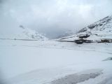 Pohled z vlaku Berninabahn na severní okraj přehradního jezera Lago Bianco a začátek údolí potoka Ova da Bernina směrem k St. Moritz	26.4.2013	 © 	Jan Přikryl