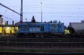 28.11.2013 - Nymburk hl.n.: 740.883-4 v čele krátce zastavivšího nákladního vlaku © PhDr. Zbyněk Zlinský