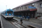 13.12.2013 - Dvůr Králové n.L.: 843.025-8 v čele R 983 Liberec - Pardubice hl.n. (foto z R 982) © PhDr. Zbyněk Zlinský