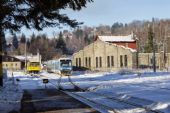 13.12.2013 - Kořenov: 840.004-6 + 840.012-9 přijíždí jako Os 16213 Liberec - Harrachov, vlevo 24-29 420-3 (ex 011.406-6 ZSSK) © Karel Furiš