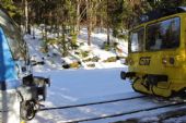 13.12.2013 - Harrachov: z RR 25454 GWTR Szklarska Poręba Górna - Harrachov je třeba přestoupit na Os 16222 ČD Harrachov - Liberec © Karel Furiš