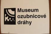 13.12.2013 - Kořenov, Muzeum ozubnicové dráhy: logo muzea © Karel Furiš