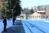 13.12.2013 - Kořenov: 840.009-5 přijíždí jako Os 16217 Liberec - Harrachov, vlevo 810.602-3, 810.659-3 a 24-29 420-3 (ex 011.406-6 ZSSK) © PhDr. Zbyněk Zlinský