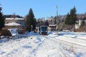 13.12.2013 - Kořenov: 840.009-5 odjíždí jako Os 16217 Liberec - Harrachov © PhDr. Zbyněk Zlinský