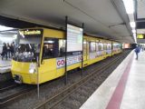 Stuttgart: dvoudílná tramvajová jednotka typu DT8.11 z roku 2003 stojí na lince U15 ve stanici Hauptbahnhof, 2.10.2013 © Jan Přikryl