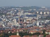 Stuttgart: detailní pohled na centrum města s hlavním nádražím z kopců na ulici Alte Weinsteige, 2.10.2013 © Jan Přikryl