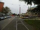 Karlsruhe: nízkopodlažní tramvaj číslo 221 typu GT6-70D/N od Siemense z roku 1995 na dočasné konečné linky 6 na náměstí Kaiserplatz, 4.10.2013 © Jan Přikryl