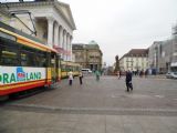 Karlsruhe: čilý tramvajový ruch na náměstí Marktplatz směrem k nádraží, 4.10.2013 © Jan Přikryl