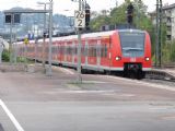 Dvojice elektrických jednotek řady 425 DB přijíždí jako vlak RE z Karlsruhe do stanice Stuttgart, 4.10.2013 © Jan Přikryl