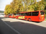 Bad Wildbad: červené autobusy Setra a MB společnosti Walz zajiš´tují regionální autobusovou dopravu od nádraží, 4.10.2013 © Jan Přikryl