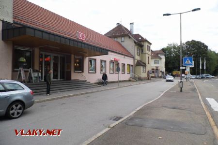 Pohled na výpravní budovu stanice Freudenstadt Hbf od ulice Bahnhofstraße, 4.10.2013 © Jan Přikryl