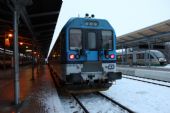 24.01.2014 - Liberec: 843.016-7 na postrku R 1265 Liberec - Pardubice hl.n., v čele 843.013-4; vpravo Os 20910 do Seifhennersdorfu © PhDr. Zbyněk Zlinský