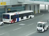 Autobus Contrac Cobus 3000, specializovaný na letištní dopravu, stojí odstavený u terminálu 2 pražského letiště	7.10.2013	. © 	Jan Přikryl