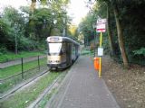 Brusel: tramvaj PCC série 7800 opouští zastávku Amitie/Vriendschap po původně železničním tělese trati do Tervurenu	7.10.2013	. © 	Jan Přikryl