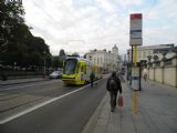 Brusel: nízkopodlažní tramvaj série 2000 z roku 1993 opouští na lince 92 zastávku Palais/Paleizen směrem na konečnou Fort-Jaco	8.10.2013	. © 	Jan Přikryl