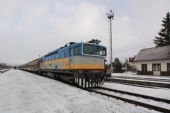 750 183 v čele R 724 do Bratislavy; 7.12.2013 © Miroslav Sekela