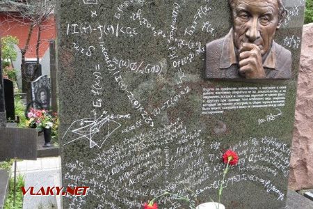 27.08.2013 – Moskva: Novodevičský cintorín. Hrob Arnoľda – najvýznamnejšieho ruského matematika 20. storočia © Dušan Štefánik