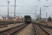 22.02.2014 - Týniště n.O.: 742.390-8 posunuje se služebním vozem Da-k 9406 174-3 © PhDr. Zbyněk Zlinský