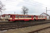 22.02.2014 - Týniště n.O.: na svůj výkon vyjíždějící souprava 810.551-2 + 93-29 005-8 (012.094-9) © PhDr. Zbyněk Zlinský