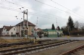 22.02.2014 - Týniště n.O.: přejezd P4024 v ulici T.G.Masaryka se severním vstupem do podchodu © PhDr. Zbyněk Zlinský