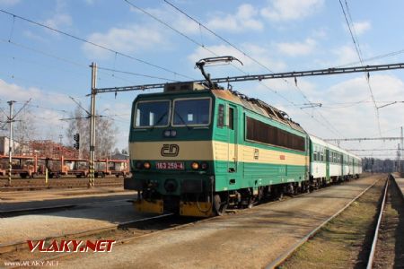 01.03.2014 - Týniště nad Orlicí: 163.250-4 přiváží Os 5626 Choceň - Hradec Králové hl.n. © PhDr. Zbyněk Zlinský