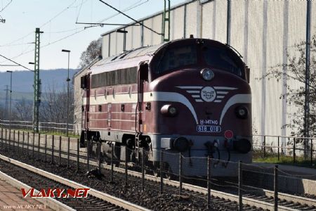 M61.010 na strojní jízdě z Budapešti u zastávky Törökbálint, 11.3.2014 © Pavel Stejskal