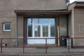 22.03.2014 - Opatovice n.L.: původní vstup do výpravní budovy už léta nefunguje © PhDr. Zbyněk Zlinský