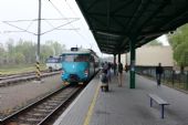 26.04.2014 - Milovice: 451.025-1/451.026-9 jako Os 9403 Praha Masarykovo n. - Milovice, vlevo 451.095-4/451.096-2 © PhDr. Zbyněk Zlinský