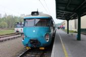 26.04.2014 - Milovice: 451.025-1/451.026-9 jako Os 25621 Lysá n.L. - Milovice, vlevo 451.095-4/451.096-2 © PhDr. Zbyněk Zlinský