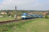 26.04.2014 - úsek Lysá n.L. - Milovice: 451.045-9/451.046-7 jako Os 25622 Milovice - Lysá n.L. se blíží k přejezdu P2925 © PhDr. Zbyněk Zlinský