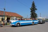 26.04.2014 - Milovice: autobusy Š 706 RTO Cabrio (3A3 4034) a Š 706 RO (8A9 2746) se plní © PhDr. Zbyněk Zlinský