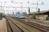 26.04.2014 - Lysá nad Labem: 451.045-9/451.046-7 přijíždí jako 10 minut zpožděný Os 9413 Praha Masarykovo n. - Milovice © PhDr. Zbyněk Zlinský