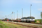 756 001 + 756 005 s vlakom do Bánréve, Lenartovce, 17.4.2014, Juraj Ševčík.