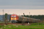 Prvý nákladný vlak z Miškolcu prichádza do Bánréve pred 11. hodinou. V jeho čele nerekonštruovaný Sergej – 628 271. 17.4.2014, Juraj Ševčík.