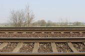 04.04.2014 - Dolní Lutyně: pohled na trať, v pozadí bunkr © Karel Furiš