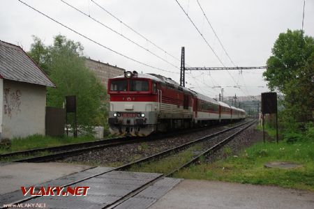 26.4.2014 - Košice: 757 010-4 na čele rýchlika R 814 ''Domica'' © Ondrej Krajňák